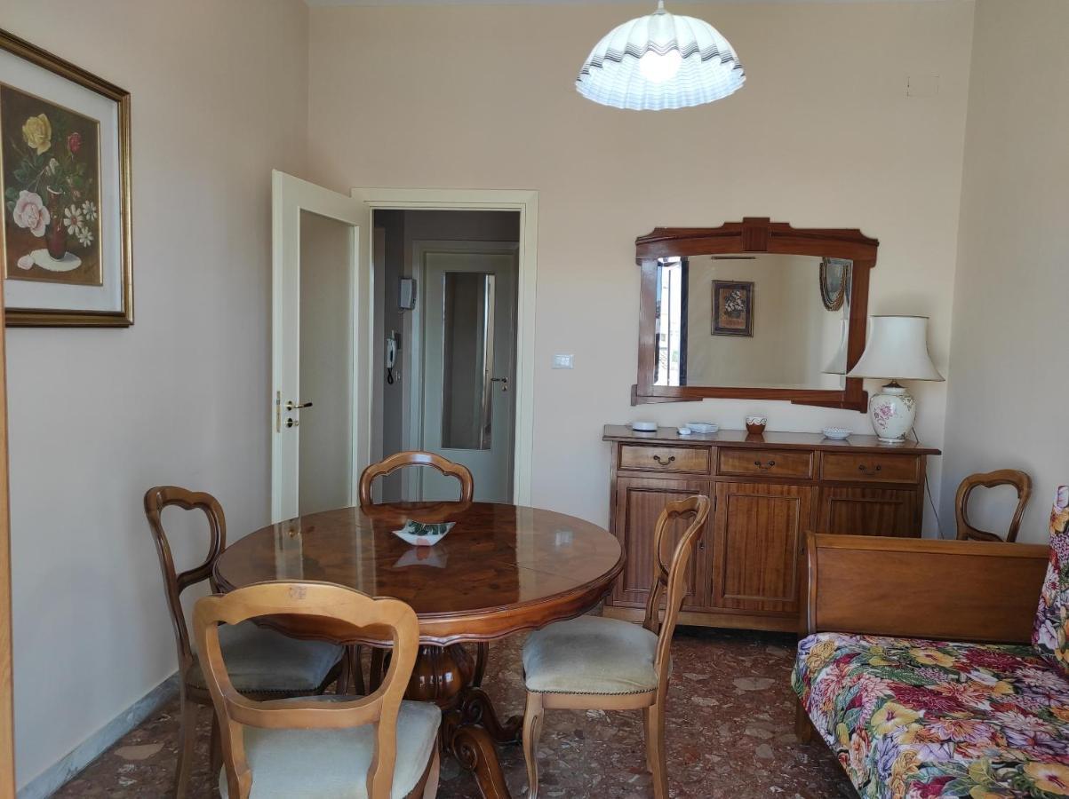 レッチェLa Colonna Holiday Houseアパートメント エクステリア 写真